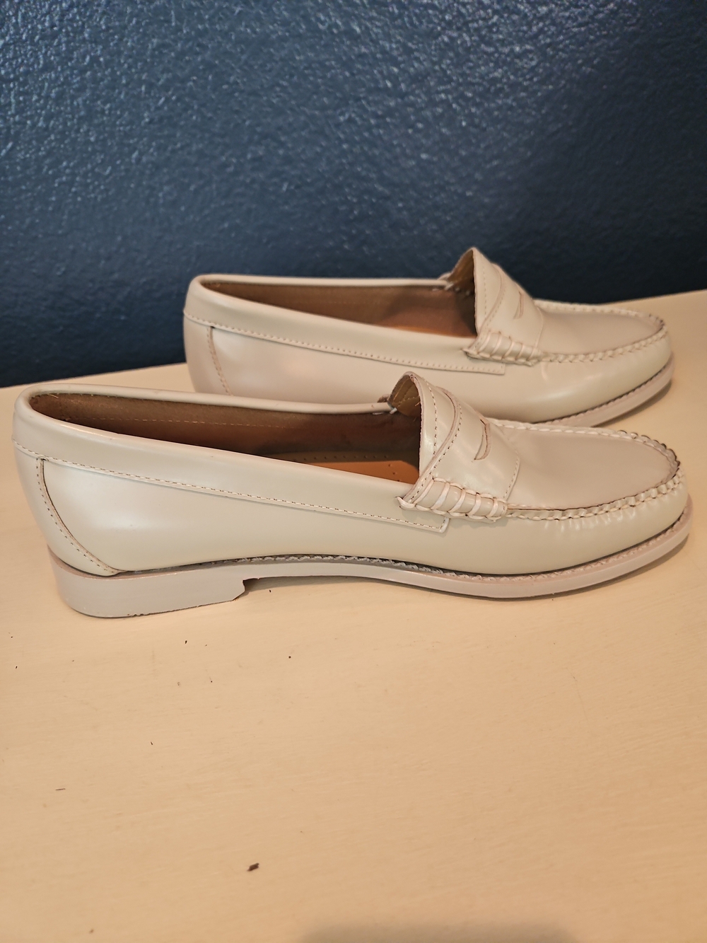 NEW No Box G.H. Bass & Co. Women's Grey Beige Leather Penny Loafers - Picture 5 of 9